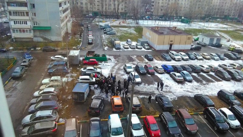Парковка во дворе