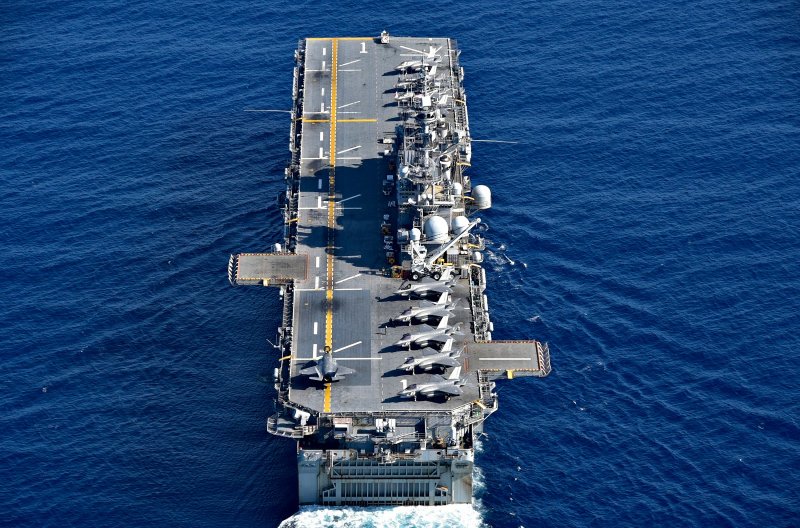 УДК Kearsarge (LHD-3)