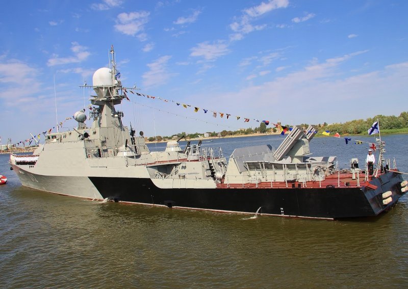 Малый артиллерийский корабль Астрахань