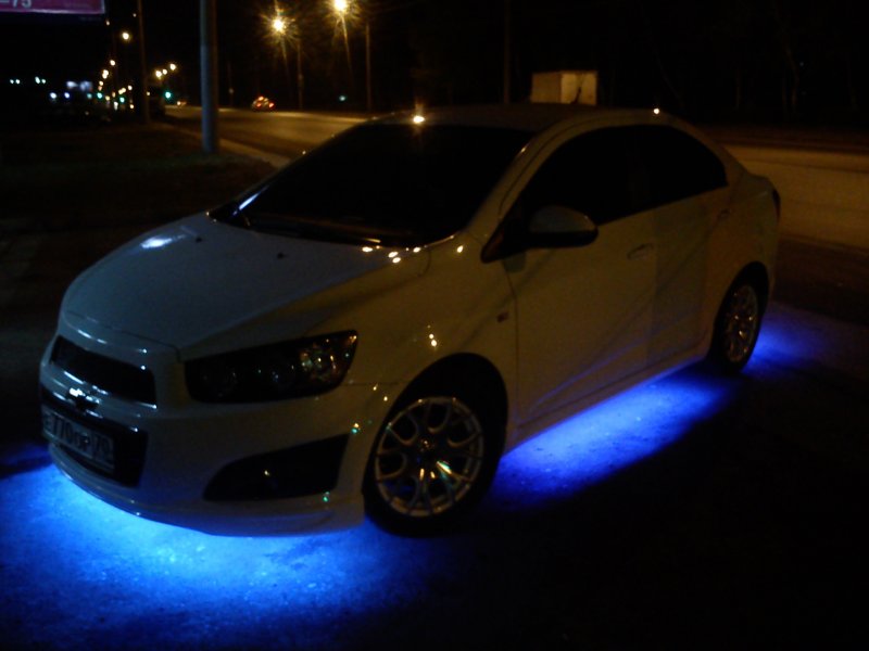 Chevrolet Aveo t300 хэтчбек на дисках