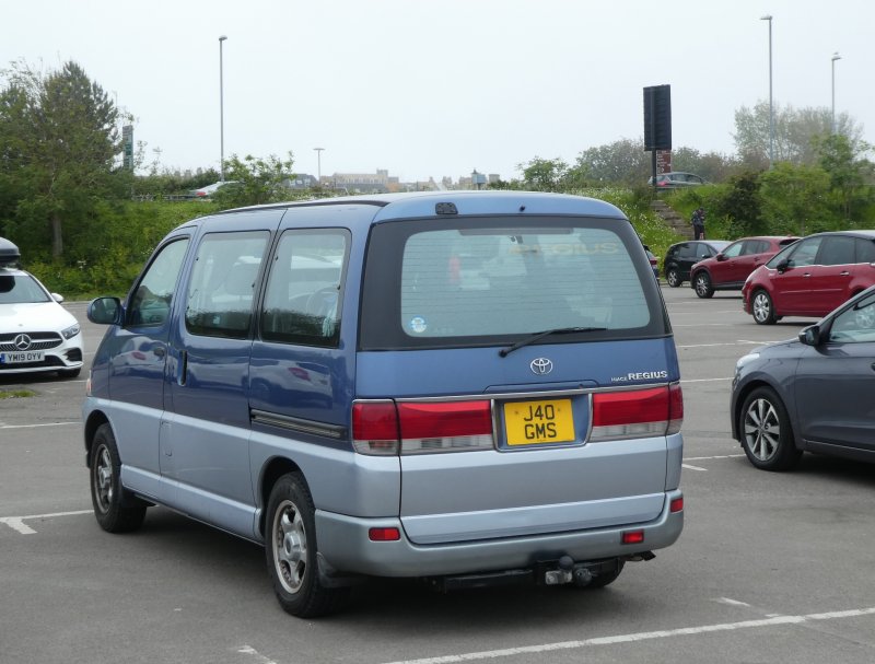 Toyota Hiace Regius 1991г.