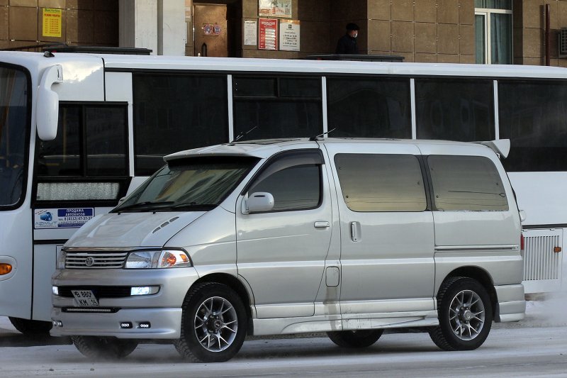 Toyota Hiace Regius 4wd
