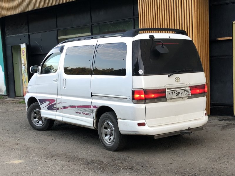 Toyota Hiace Regius