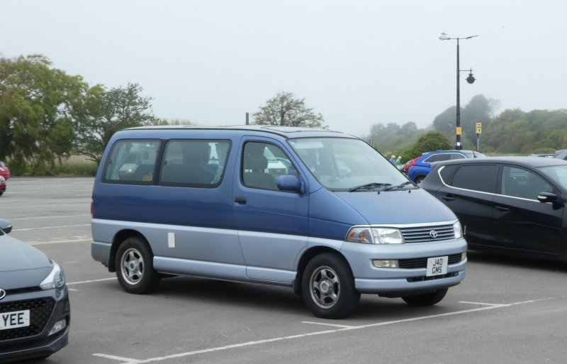 Toyota Hiace Regius 2014
