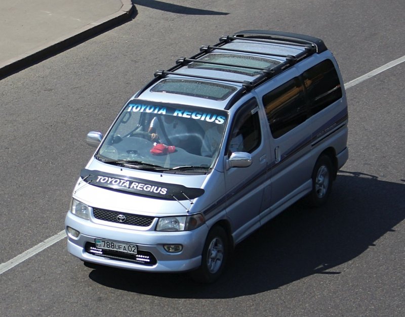 Toyota Hiace Regius 1998