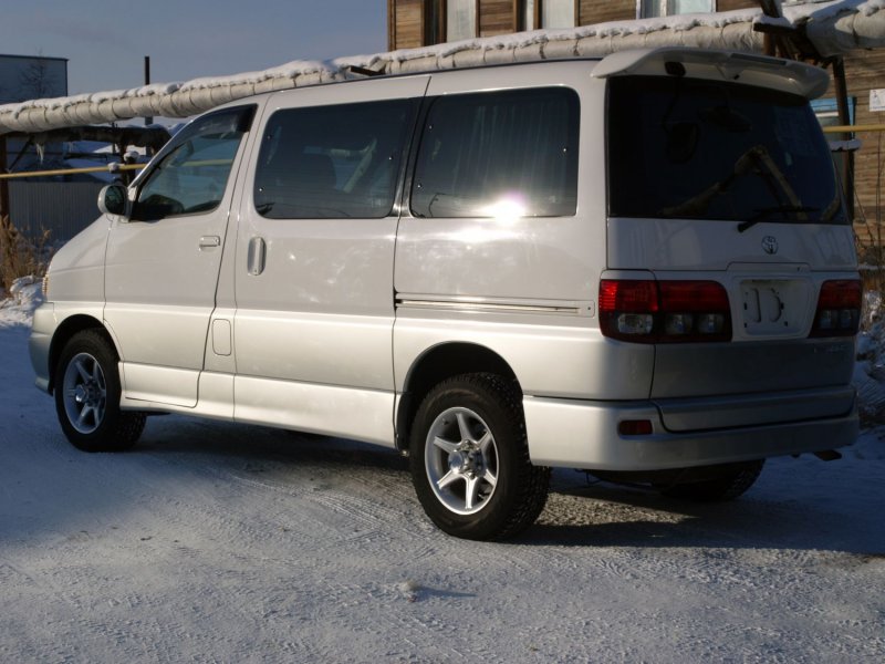 Toyota Hiace Regius 2001