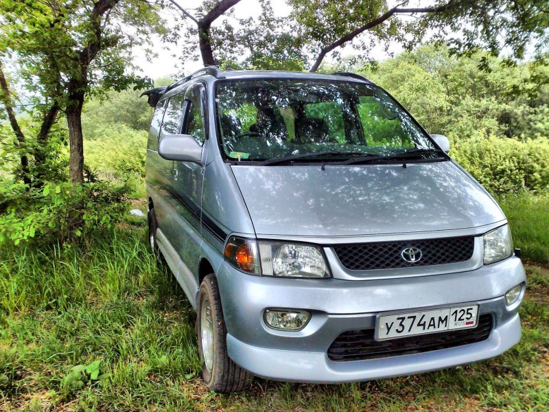 Тойота Hiace Regius