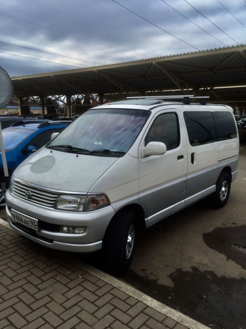 Toyota Hiace Regius 1997