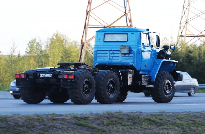 Урал-4420, седельный тягач