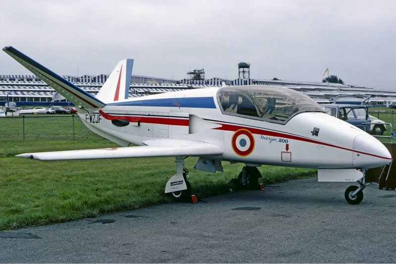 Самолет MICROJET 200