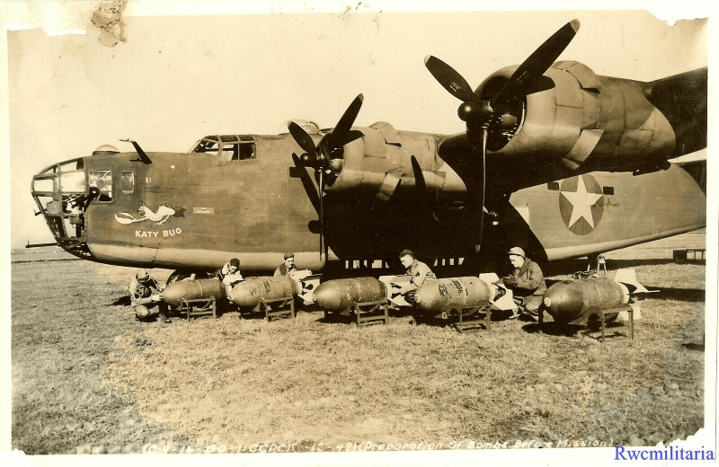 B-24 бомбардировщик Лидер яркий