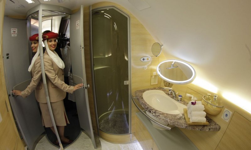 Airbus a380 туалет