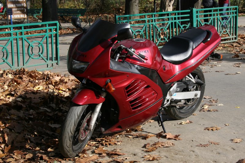 Suzuki RF 400 Red