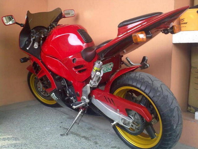 Suzuki RF 900 Street