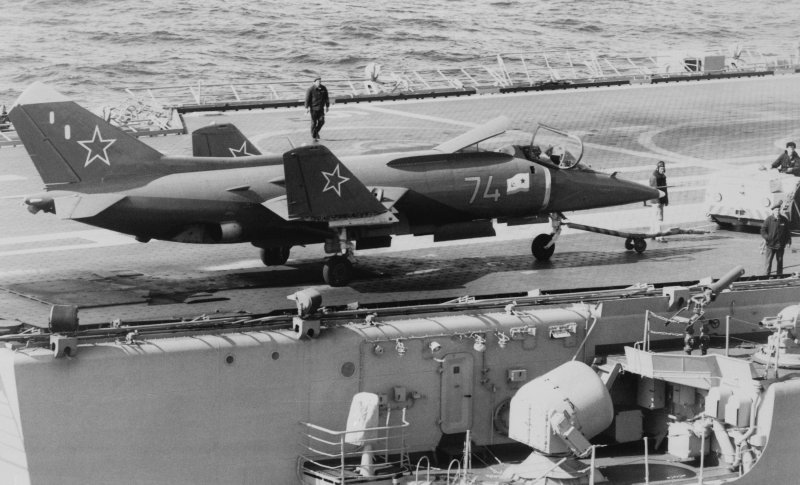 Палубный Штурмовик як-38