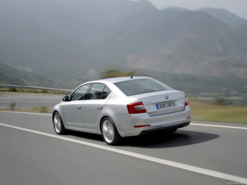 Škoda Octavia сзади