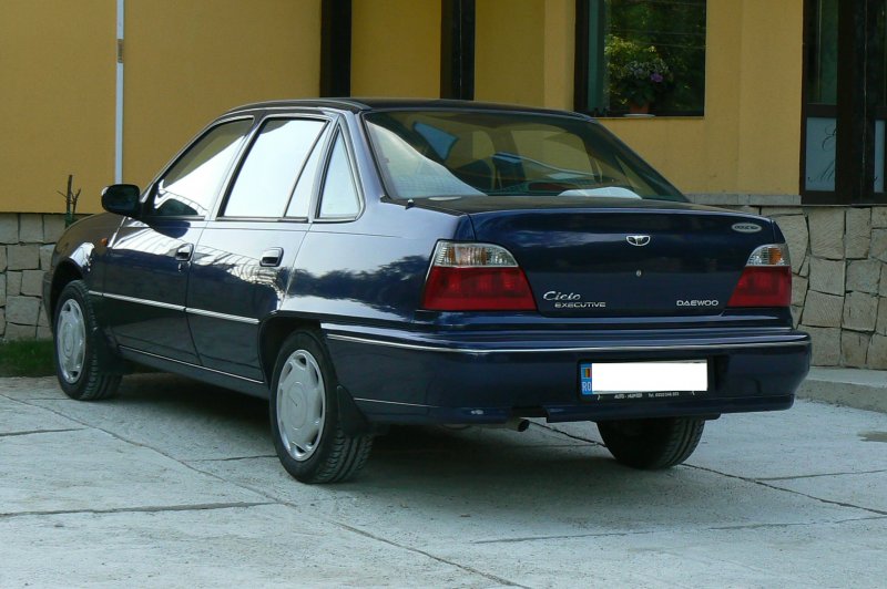 Daewoo Nexia 1994 сбоку