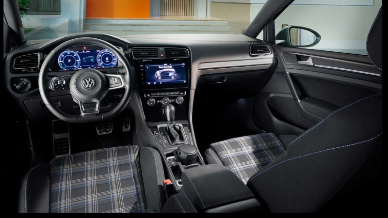 Volkswagen Golf 2019 салон GTE