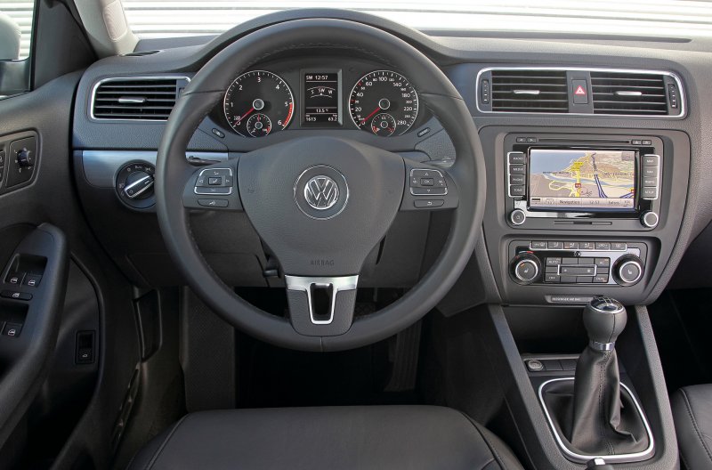 VW Jetta 2011 салон