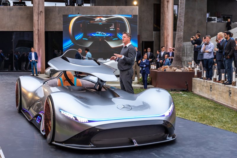 Mercedes-Benz Vision EQ Silver
