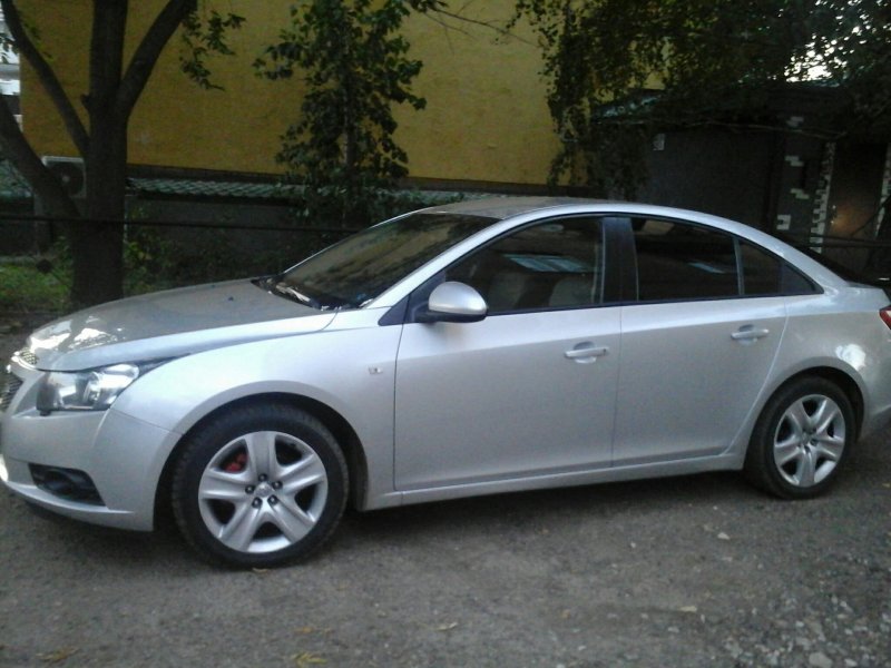 Chevrolet Cruze хэтчбек на 17 дисках