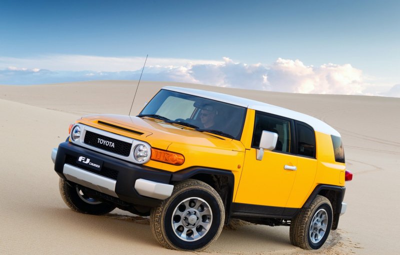 Автомобиль Toyota FJ Cruiser