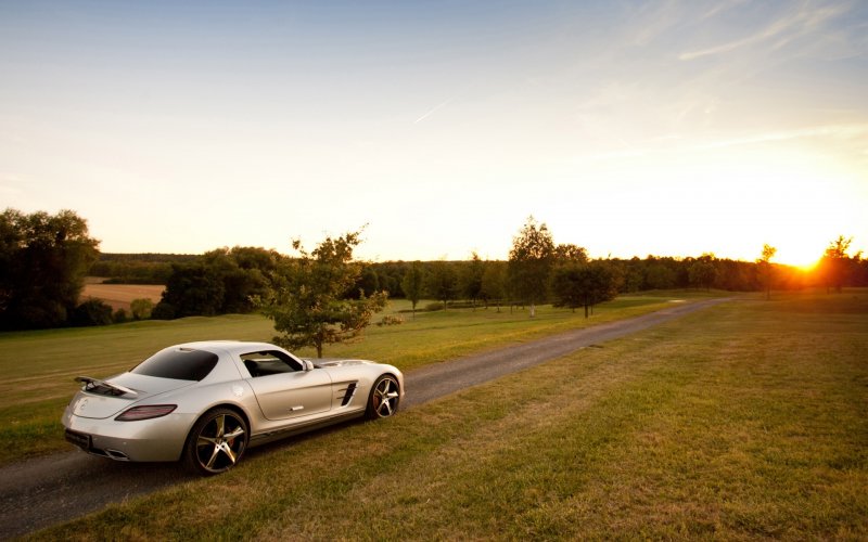 Мерседес SLS AMG В закате