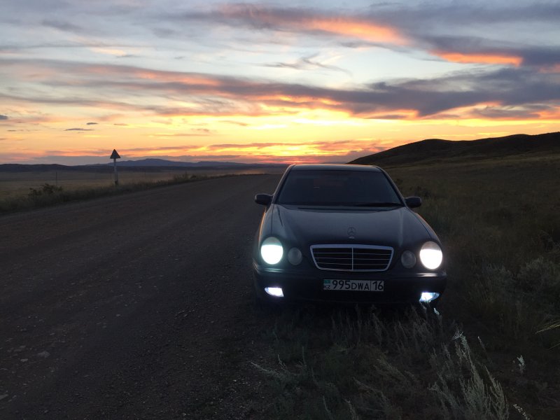 Мерседес w210 черный закат