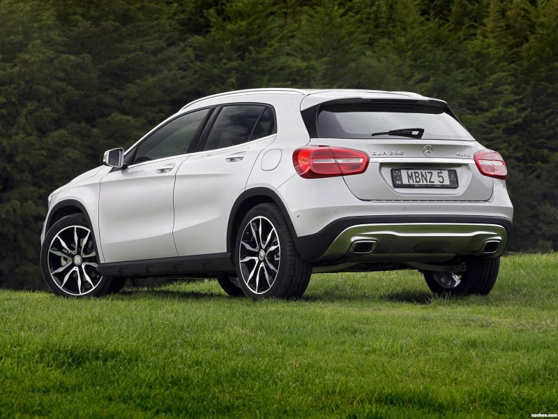 Мерседес-Бенц GLA 250