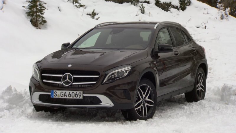 Like a crossover, and like a hatchback, it is not clear - Mercedes-Benz GLA 250