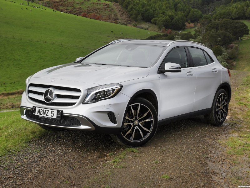 Мерседес-Бенц GLA 250