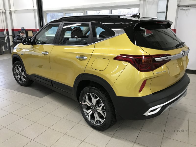 Киа Селтос черная 2021 черная