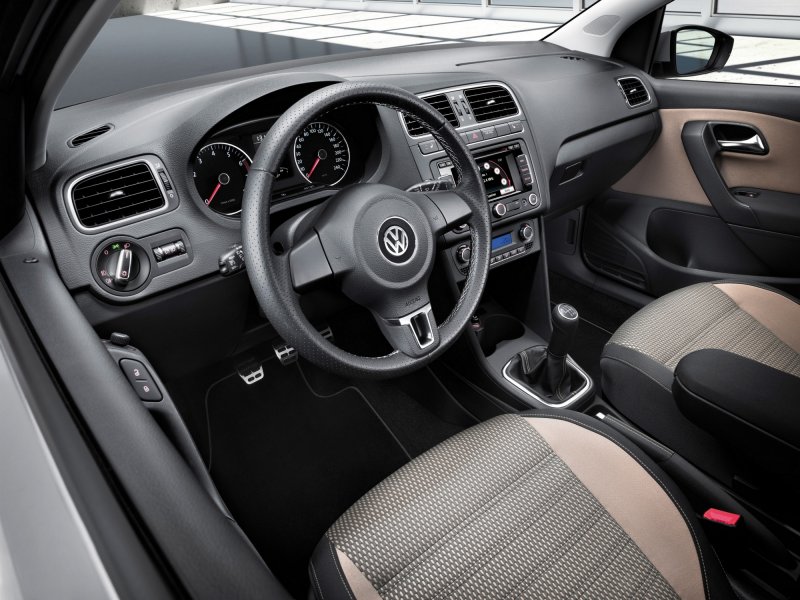 Volkswagen Polo 2011 хэтчбек салон