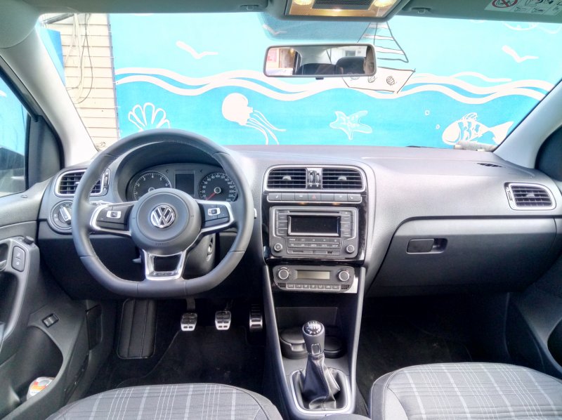 Volkswagen Polo 2017 салон