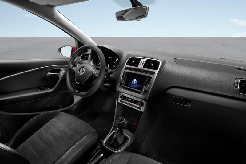 Volkswagen Polo 2016 интерьер