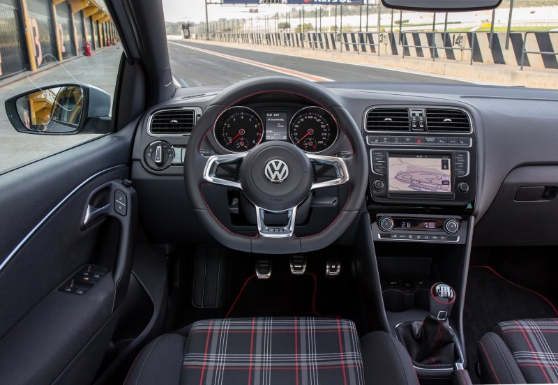 Volkswagen Polo 2015 салон
