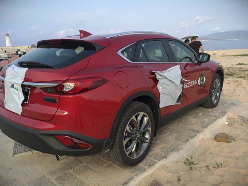 Mazda CX 6 красная
