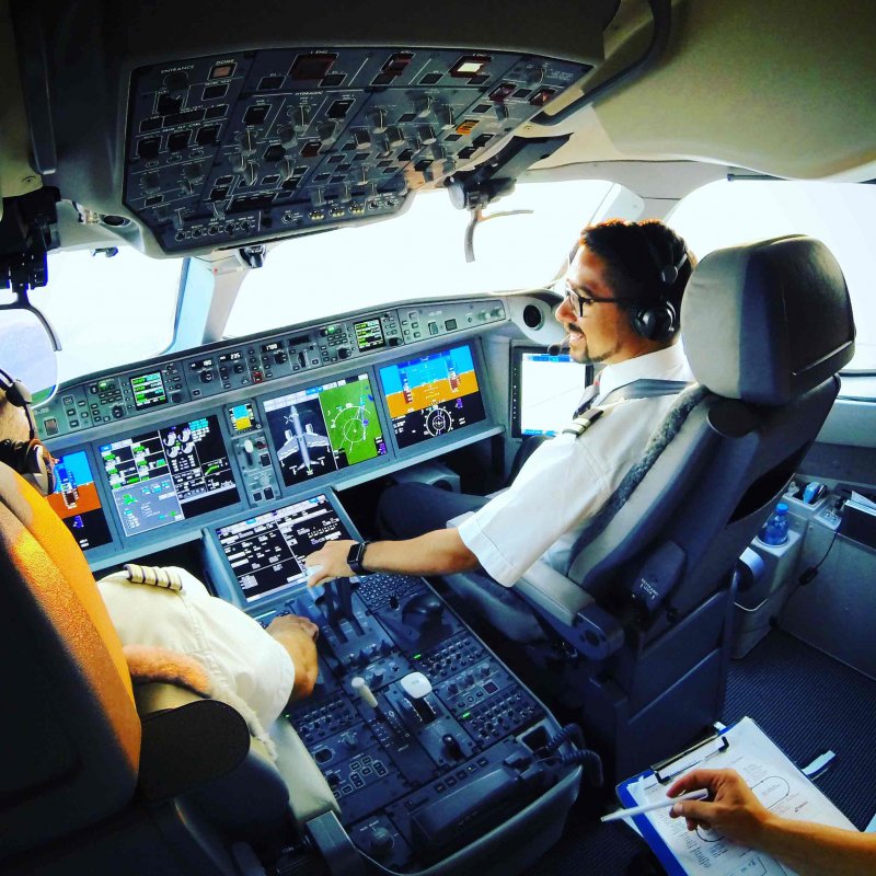 Pilot - Bombardier / Бомбардье