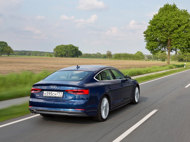 Audi a5 Coupe сзади