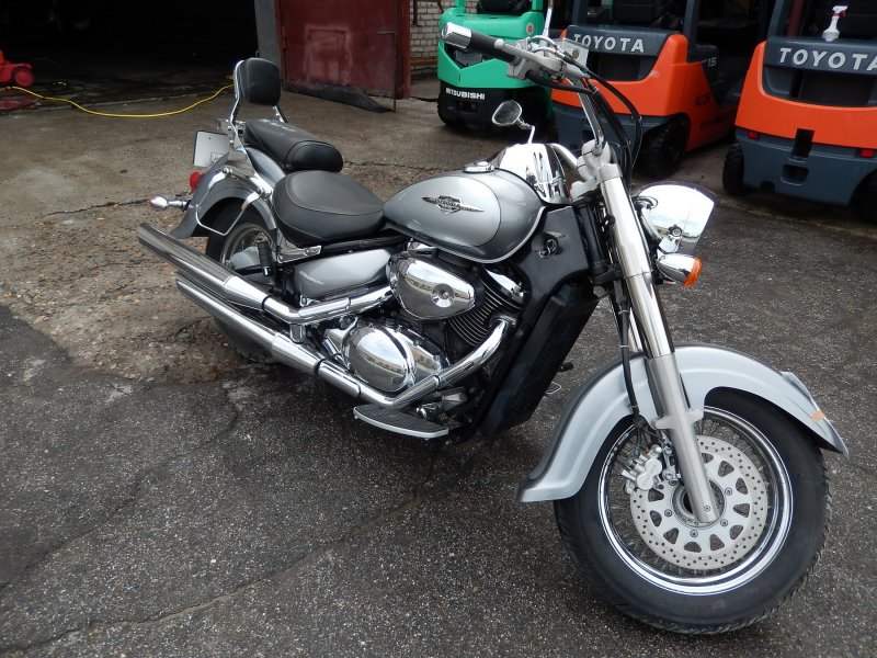 Suzuki Intruder 400