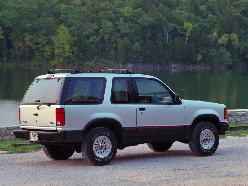 Ford Explorer белый 1993
