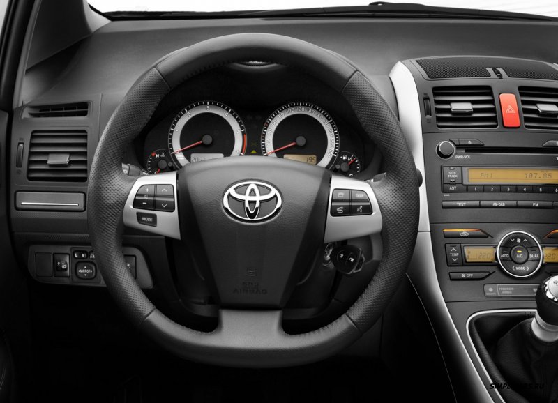 Toyota Auris 2010 салон