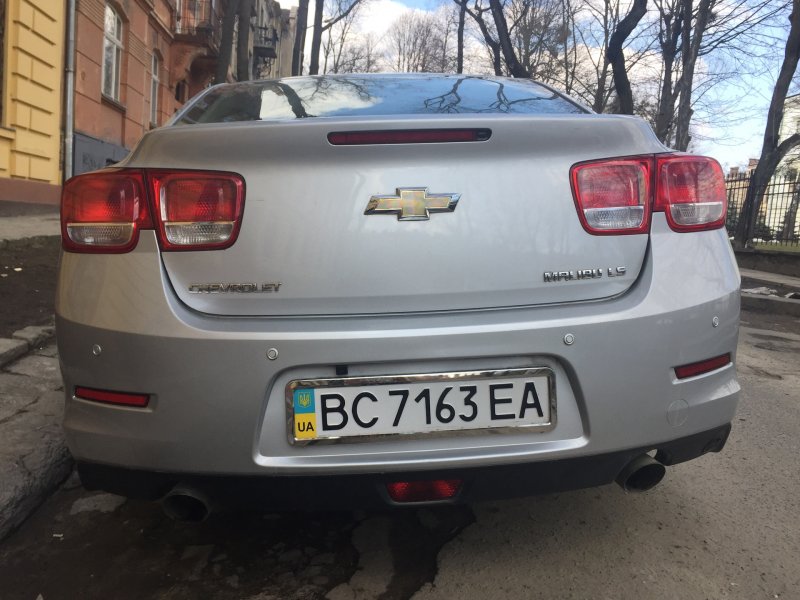 Шевроле Малибу сзади