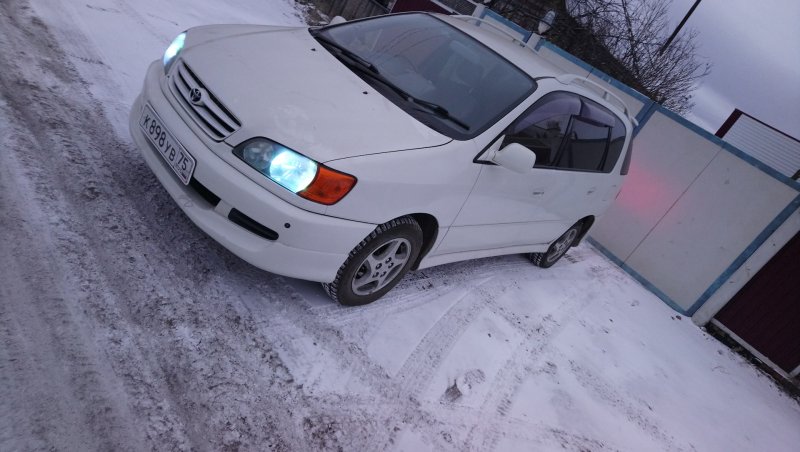 Тойота Ипсон 1999