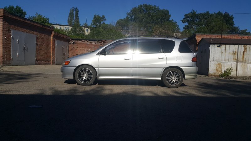 Лампы Тойота Ипсум sxm10