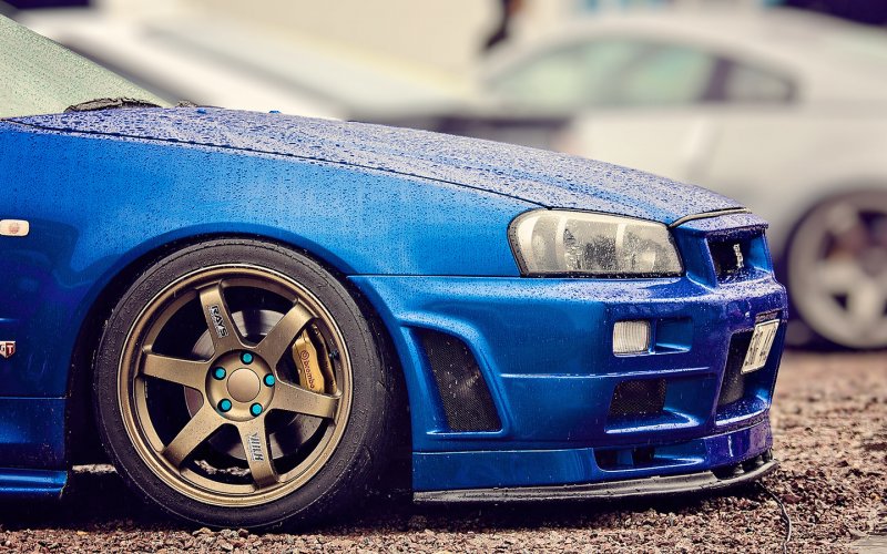 Синий Nissan Skyline GTR r34