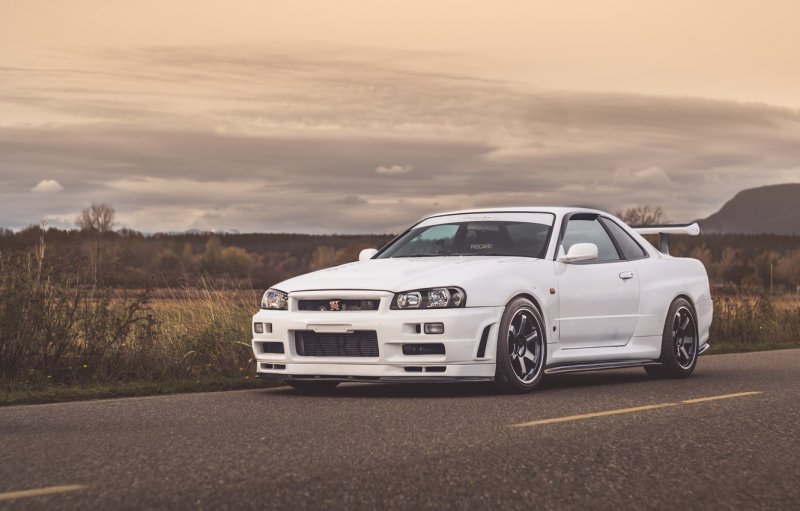 Nissan Skyline GTR 34 белый