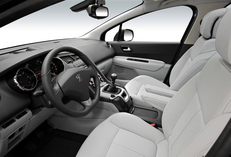Peugeot 5008 салон