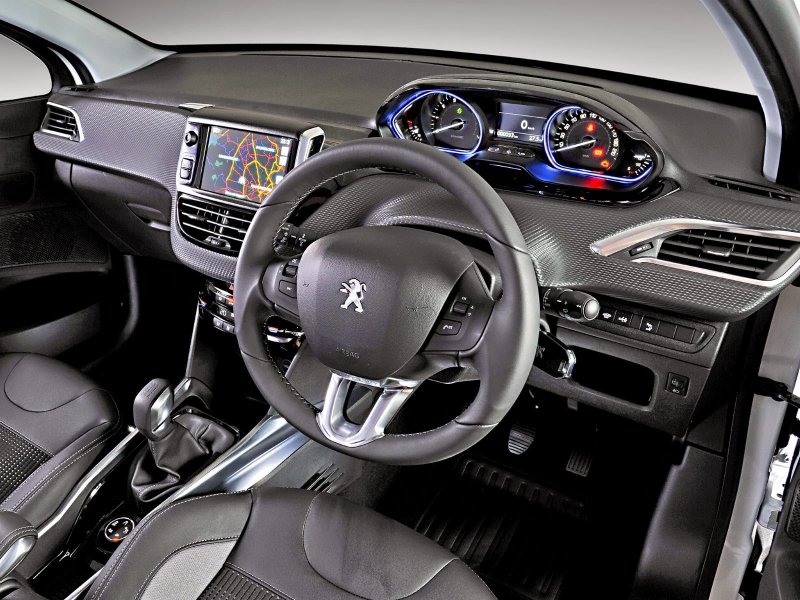 Peugeot 2008 салон