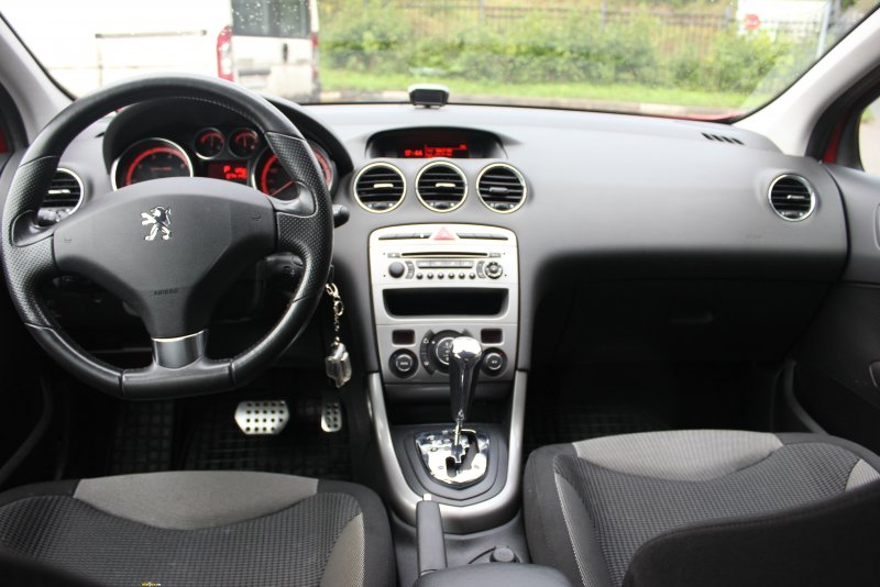 Пежо 308 2008 внутри автомат